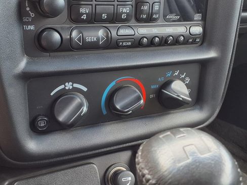 Used 2002 Chevrolet Camaro Z28 RWD image 16