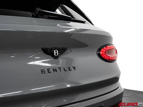Used 2025 Bentley Bentayga AWD/4WD image 19