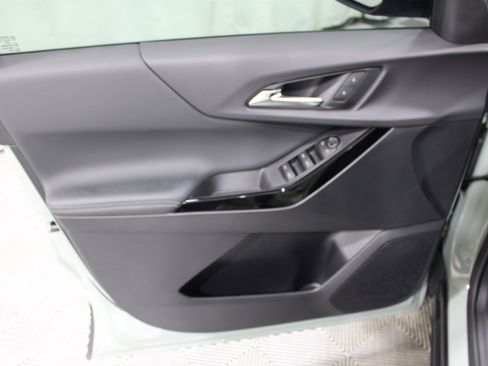 Used 2026 Chevrolet Equinox LT FWD image 6