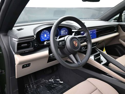 New 2026 Porsche Macan 4 Electric AWD/4WD image 4