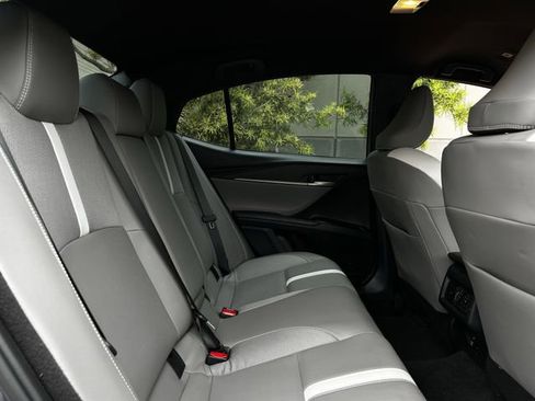 Used 2025 Toyota Camry SE image 32