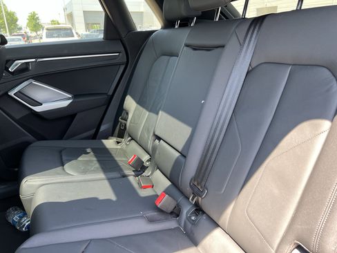 Used 2019 Audi Q3 2.0T Premium w/ Convenience Package AWD/4WD image 34