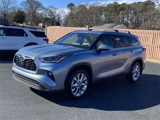 Used 2024 Toyota Highlander Limited video 3