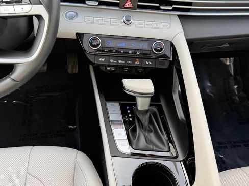 Certified 2023 Hyundai Elantra Limited FWD image 21