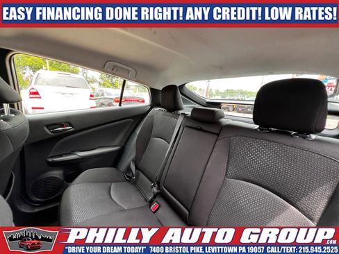 Used 2021 Toyota Prius LE FWD image 19