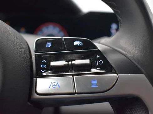 Used 2025 Hyundai Elantra SEL image 23