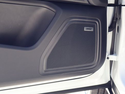 Certified 2026 Porsche Macan AWD/4WD image 11