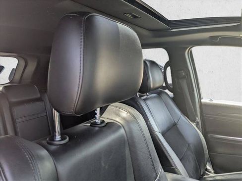 Used 2022 Jeep Grand Cherokee Laredo X RWD image 16