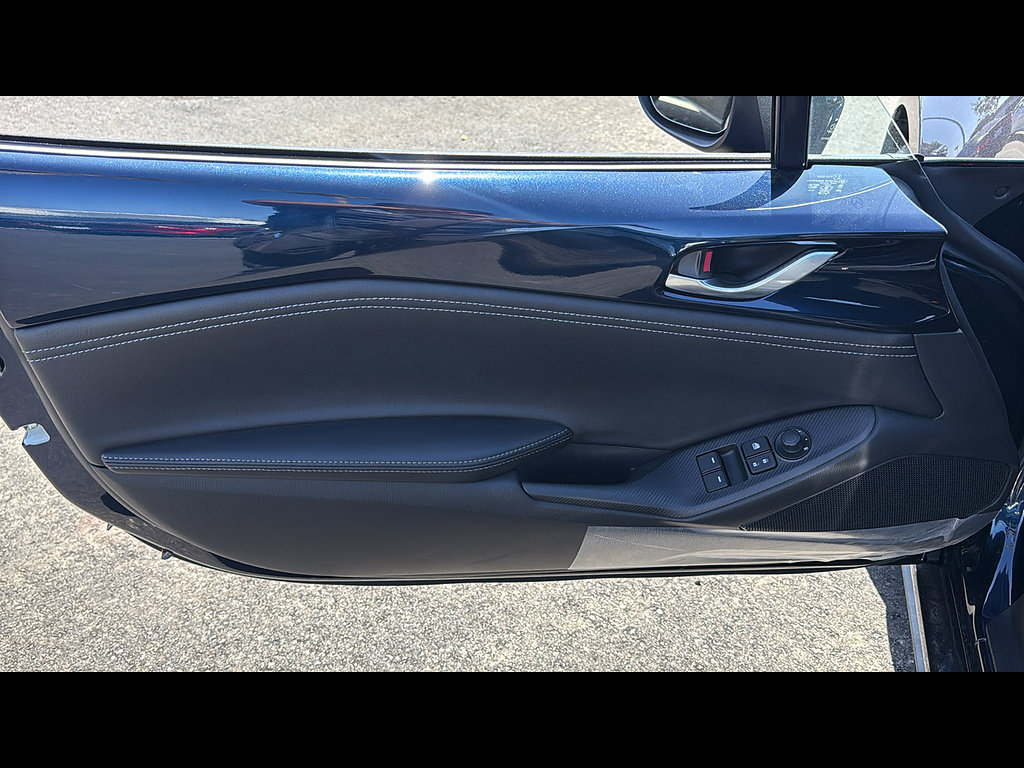 New 2026 MAZDA MX-5 Miata Club w/ Interior Package RWD image 16