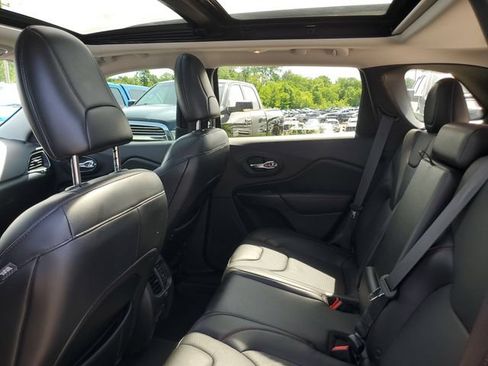 Used 2019 Jeep Cherokee Trailhawk AWD/4WD image 8