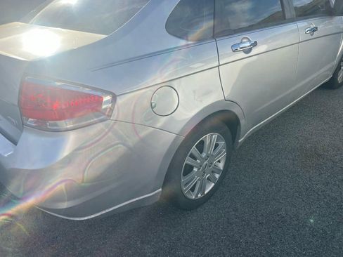 Used 2010 Ford Focus SEL image 5