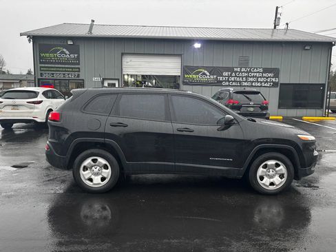 Used 2017 Jeep Cherokee Sport AWD/4WD image 7
