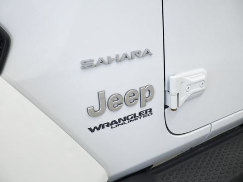 Used 2021 Jeep Wrangler Unlimited Sahara AWD/4WD image 12