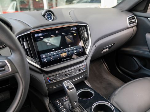 Used 2022 Maserati Ghibli Modena image 12