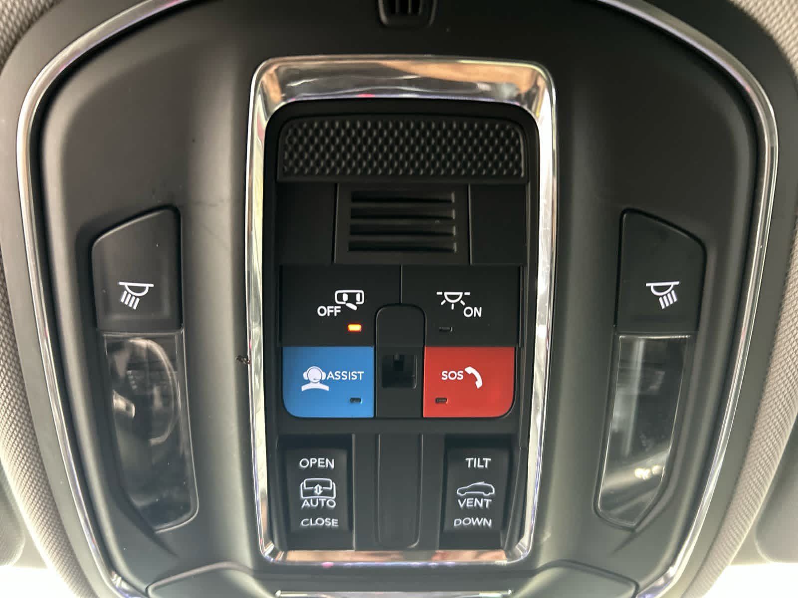 Used 2023 Jeep Grand Cherokee Laredo AWD/4WD image 6