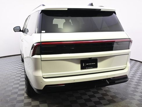 New 2025 Lincoln Navigator L Reserve w/ Jet Appearance Package image 4