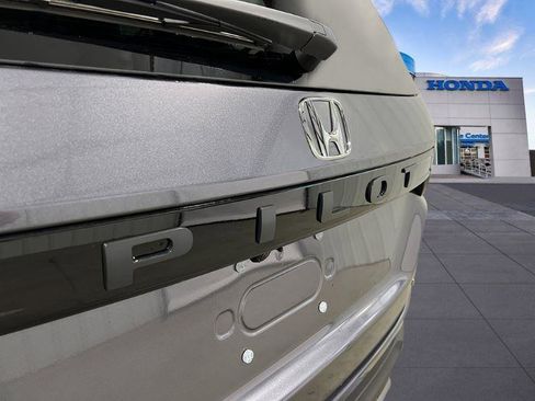New 2025 Honda Pilot Touring image 5