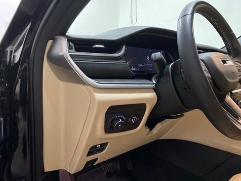 Used 2024 Jeep Grand Cherokee L Limited AWD/4WD image 34