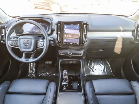 Certified 2025 Volvo XC40 B5 Ultra image 13