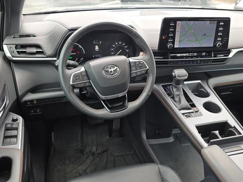 Used 2022 Toyota Sienna XSE FWD image 10