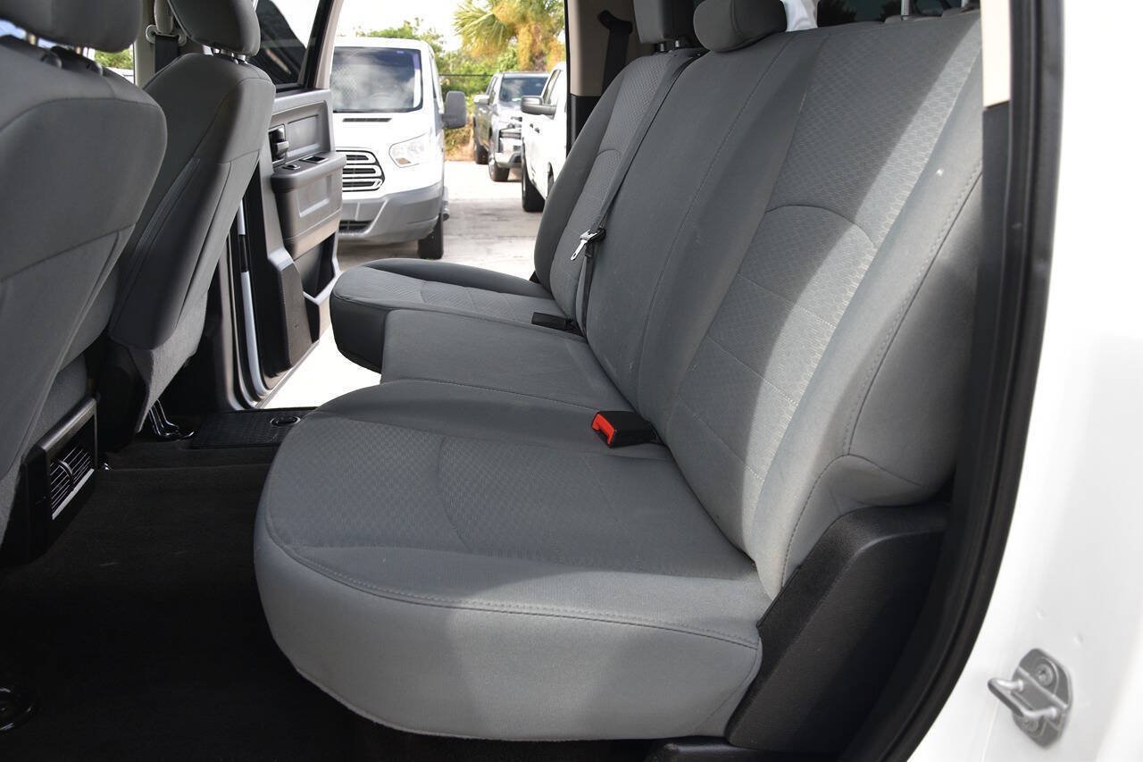 Used 2018 RAM 2500 Tradesman w/ Chrome Appearance Group AWD/4WD image 12