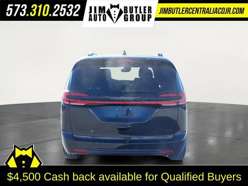 New 2026 Chrysler Pacifica Select w/ S Appearance Package image 5