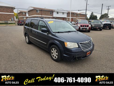 Used 2009 Chrysler Town & Country Touring image 6