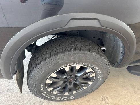 Used 2021 Nissan Titan PRO-4X w/ Pro-4x Convenience Package AWD/4WD image 5