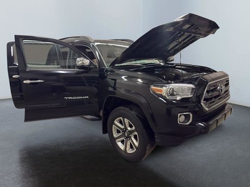 Used 2016 Toyota Tacoma Limited image 7