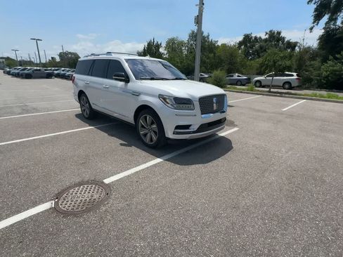 Used 2018 Lincoln Navigator Reserve w/ Technology Package AWD/4WD image 2