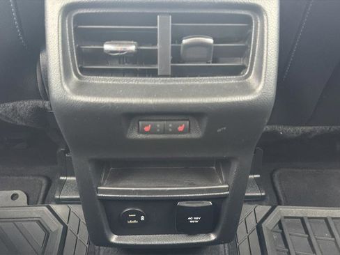 Used 2022 Ford Edge Titanium w/ Equipment Group 301A AWD/4WD image 18