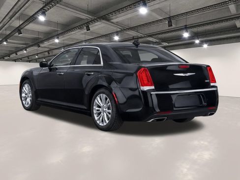 Used 2019 Chrysler 300 Touring L w/ Quick Order Package 22F RWD image 3
