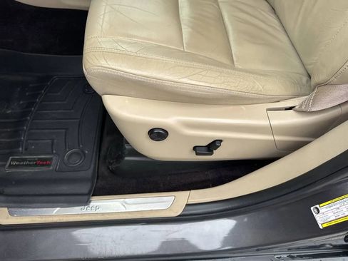 Used 2017 Jeep Grand Cherokee Limited image 12