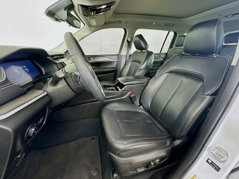 Used 2023 Jeep Grand Cherokee L Limited w/ Trailer Tow Group (B) AWD/4WD image 13