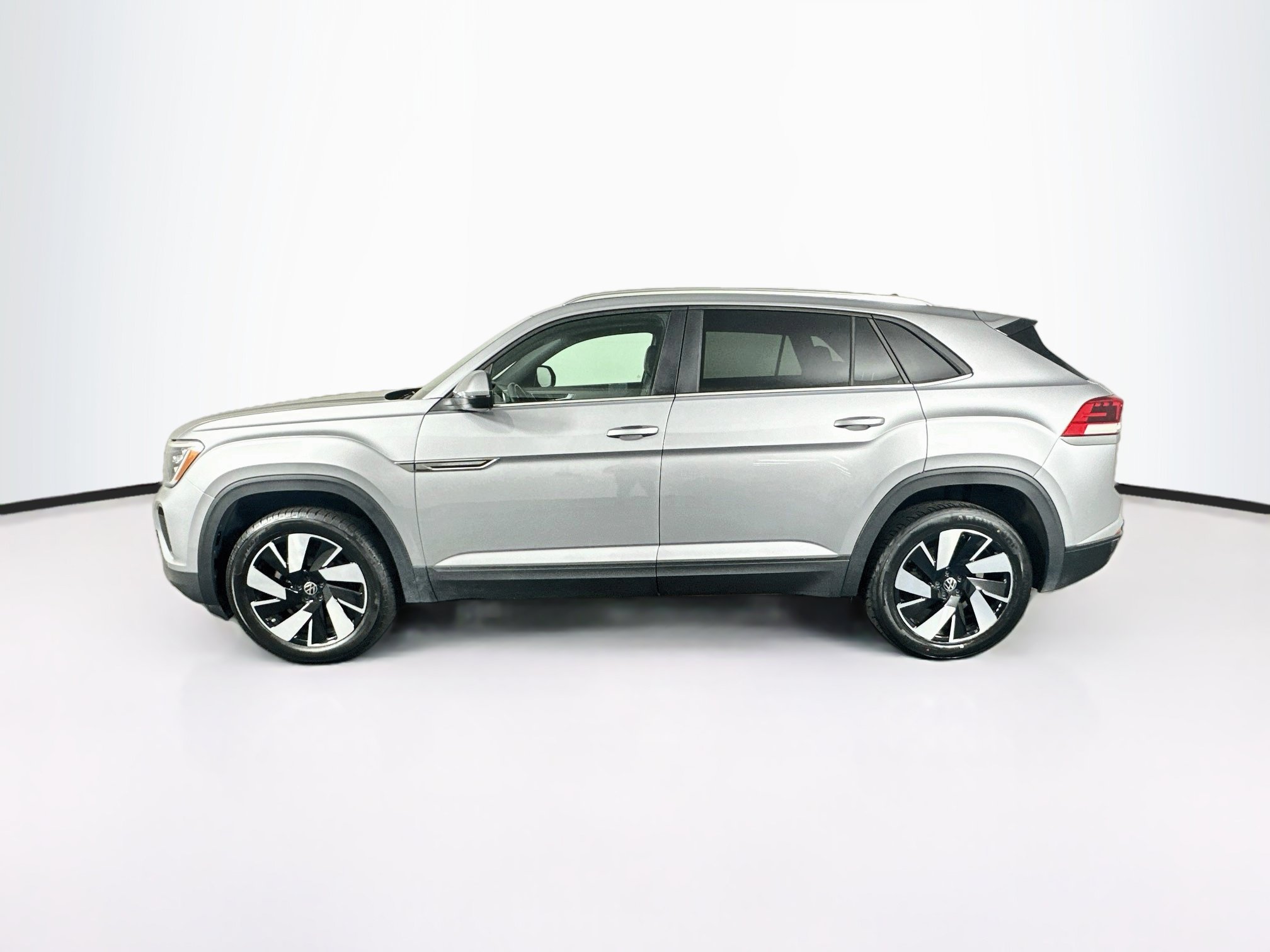 Used 2026 Volkswagen Atlas Cross Sport SE FWD image 4