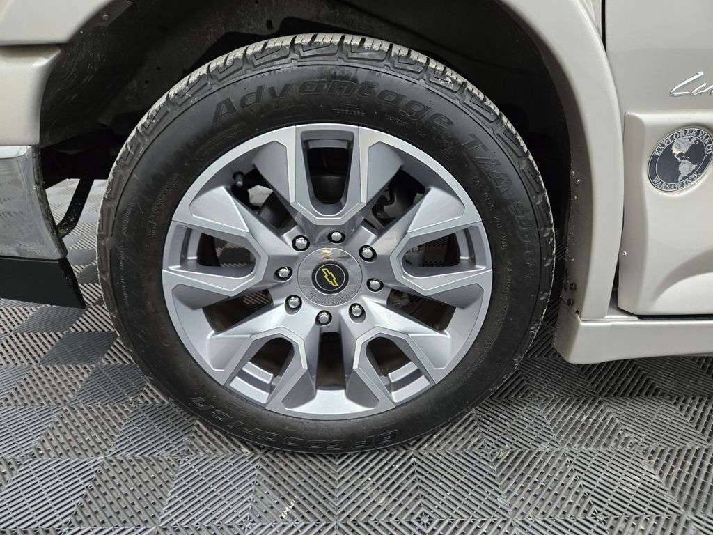 Used 2023 Chevrolet Express 2500 Extended RWD image 15