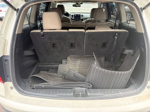 Used 2016 Honda Pilot Touring image 10
