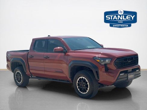 Used 2025 Toyota Tacoma TRD Off-Road AWD/4WD image 1