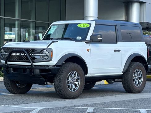 Used 2024 Ford Bronco Badlands image 9