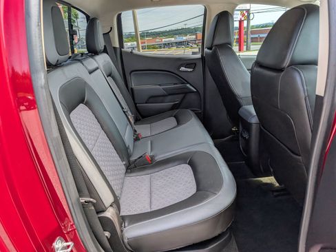Used 2017 Chevrolet Colorado Z71 AWD/4WD image 13