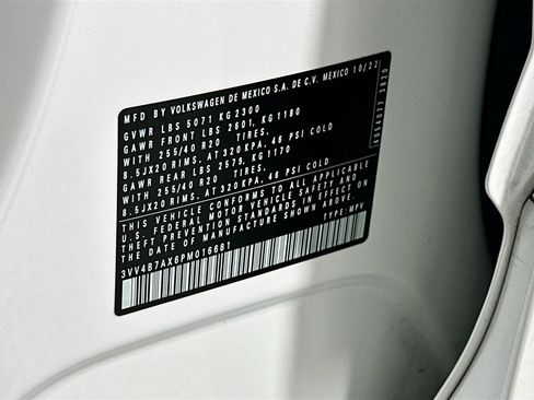 Certified 2023 Volkswagen Tiguan SEL R-Line image 33