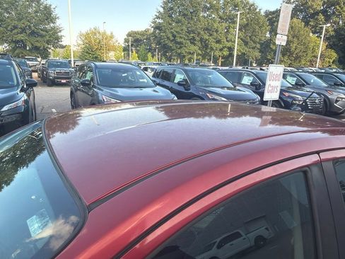 Used 2017 Nissan Versa SV w/ Fog Lights Package FWD image 4