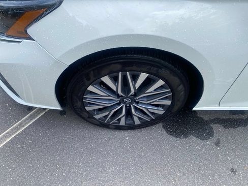Certified 2025 Nissan Altima 2.5 SV FWD image 11