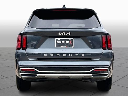 Used 2022 Kia Sorento EX w/ Panoramic Sunroof Package image 5