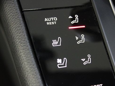 Used 2025 Porsche Macan image 29