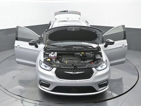 Used 2026 Chrysler Pacifica Limited FWD image 35