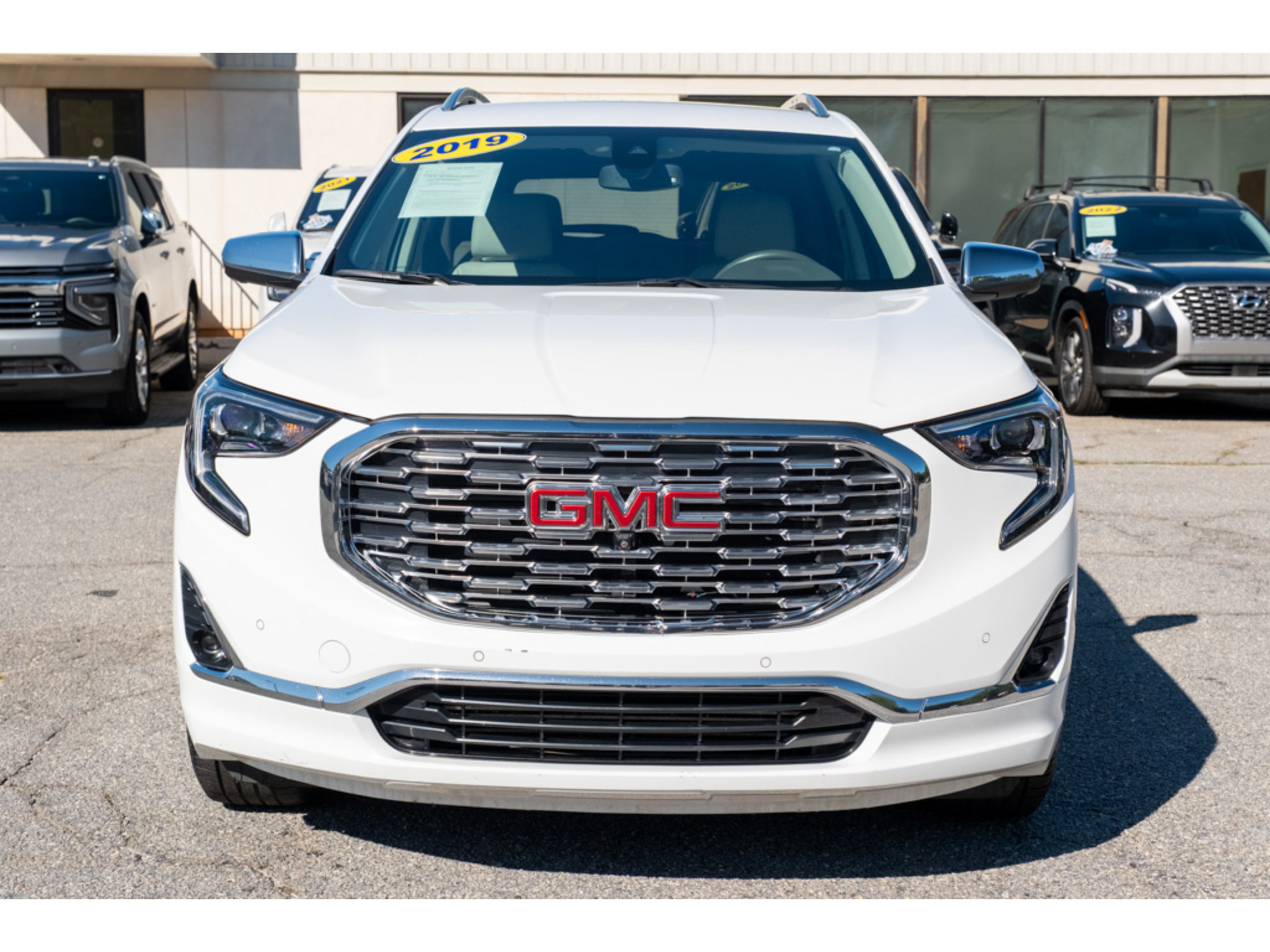 Used 2019 GMC Terrain Denali w/ Advanced Safety Package FWD image 3