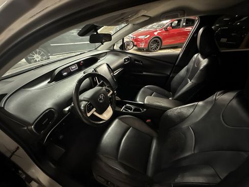 Used 2018 Toyota Prius Prime Premium w/ Carpet Mat Package FWD image 16