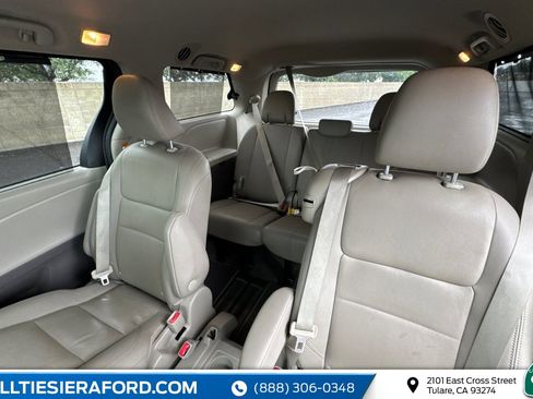 Used 2020 Toyota Sienna XLE w/ XLE Navigation Package FWD image 20
