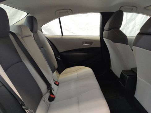 Used 2021 Toyota Corolla LE image 19